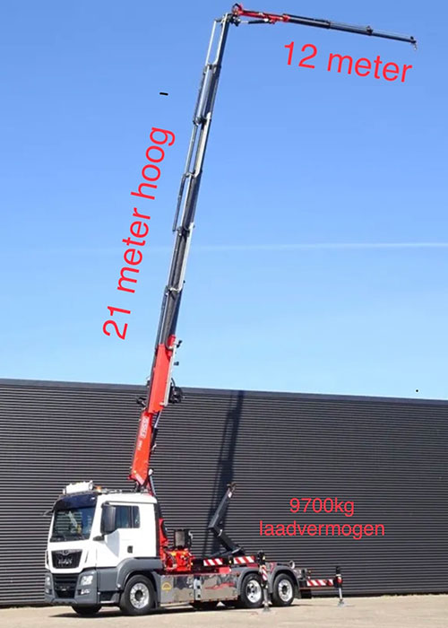 Vrachtwagen met autolaadkraan